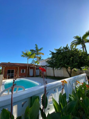Casa em condomínio a 600m da praia de Pernambuco ideal para família